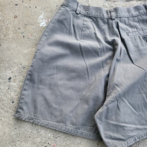 Geoffrey Beene Shorts Womens 10 Gray Faded Pleated Front Bermuda High Rise - Picture 5 of 9